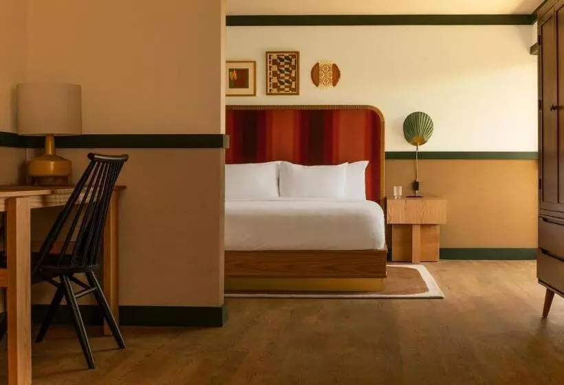 デラックススイート, Royal Sun Palm Springs