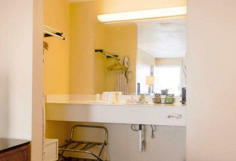 스탠다드 룸 킹사이즈 침대, OYO Lebanon MO I-44