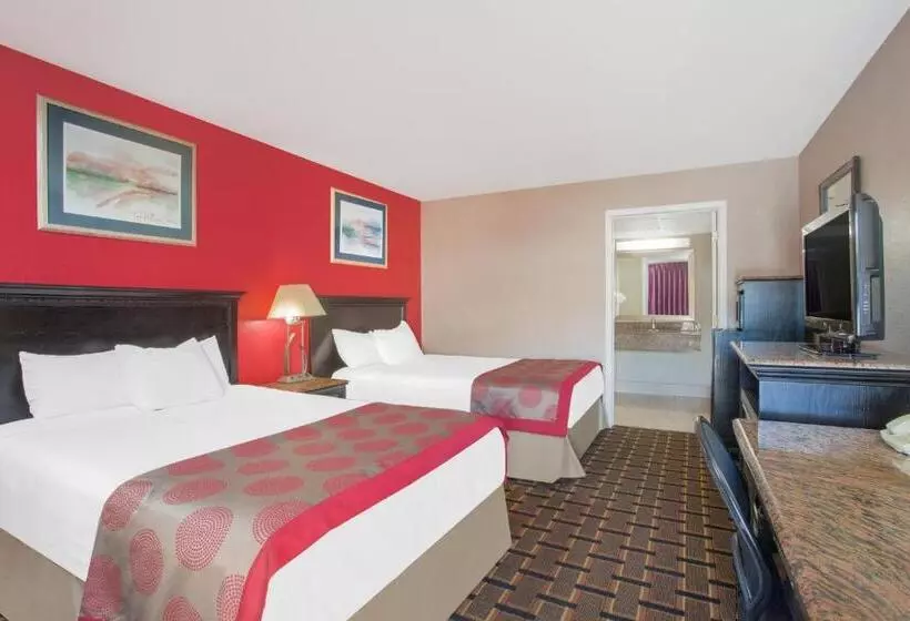 ２ダブルベッドのスタンダードルーム, Ramada By Wyndham Edgewood Hotel & Conference Center