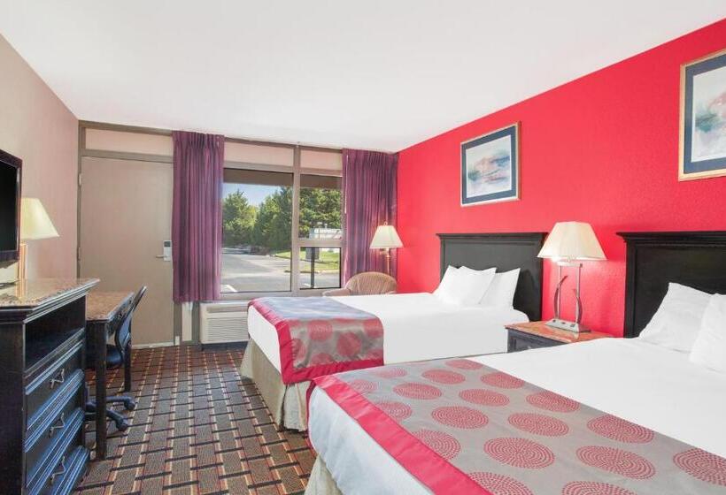 חדר סטנדרט שתי מיטות זוגיות, Ramada By Wyndham Edgewood Hotel & Conference Center