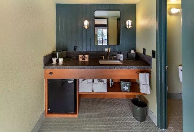 سوییت, Station House Inn South Lake Tahoe, By Oliver