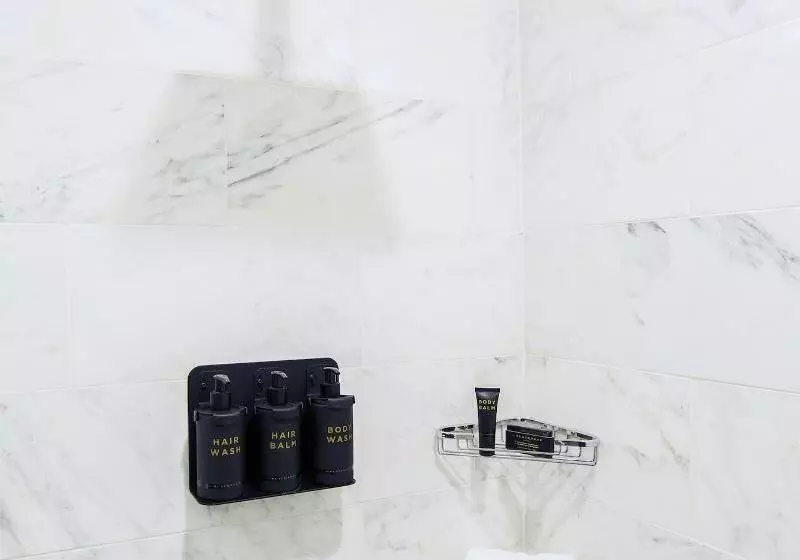 レイクビュースタンダードルーム, The Blackstone, Autograph Collection