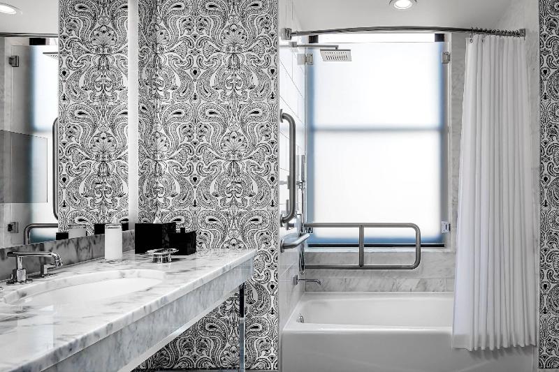 اتاق استاندارد با چشم‌انداز دریاچه, The Blackstone, Autograph Collection