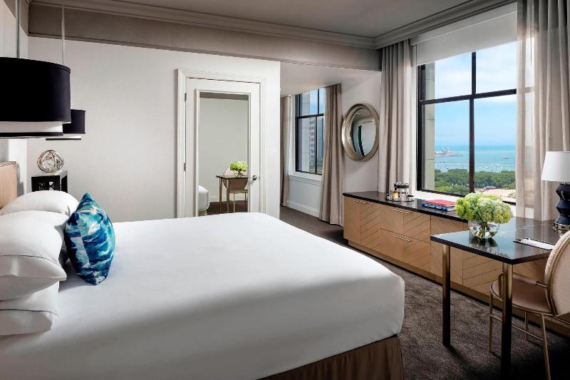 اتاق استاندارد با چشم‌انداز دریاچه, The Blackstone, Autograph Collection