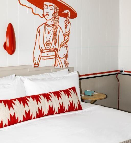 غرفة قياسية سرير ملكى, Mesa Verde Motel