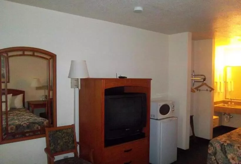 キングサイズベッドのスタンダードルーム, Americas Best Value Inn Florida Turnpike & I95