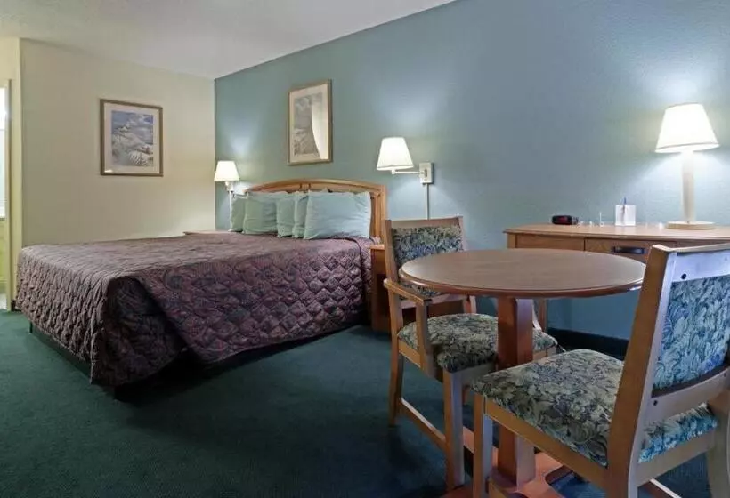 キングサイズベッドのスタンダードルーム, Americas Best Value Inn Florida Turnpike & I95