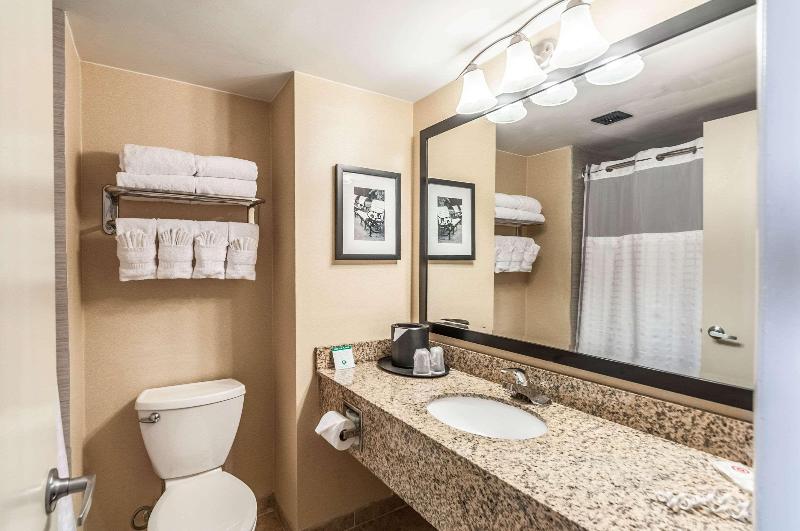 스위트, Comfort Inn & Suites Alexandria West