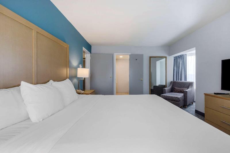 Люкс Кровать Кинг, Comfort Inn & Suites Alexandria West