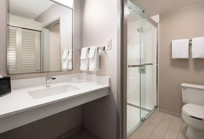 سوییت, Courtyard By Marriott Bakersfield