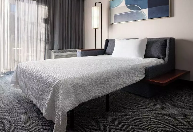 سوییت, Courtyard By Marriott Bakersfield