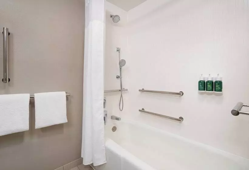 Sviitti Liikuntarajoitteisille, Courtyard By Marriott Bakersfield