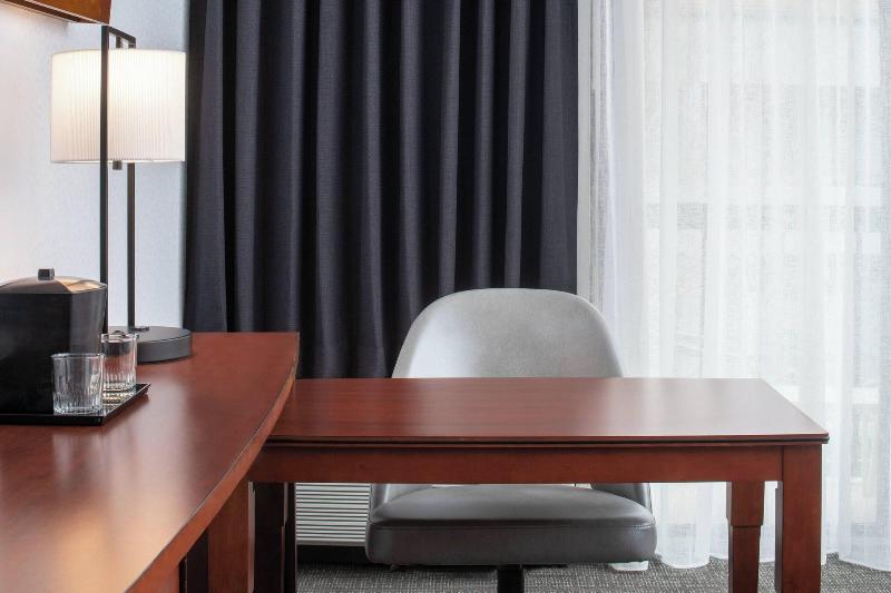 اتاق استاندارد با تخت بزرگ, Courtyard By Marriott Dulles Airport Herndon/reston