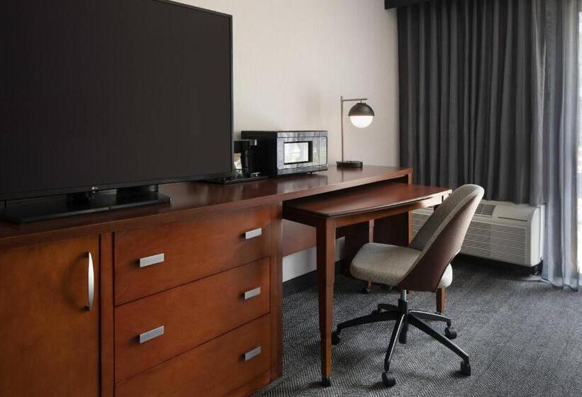 带大床的标准间, Courtyard By Marriott Fresno