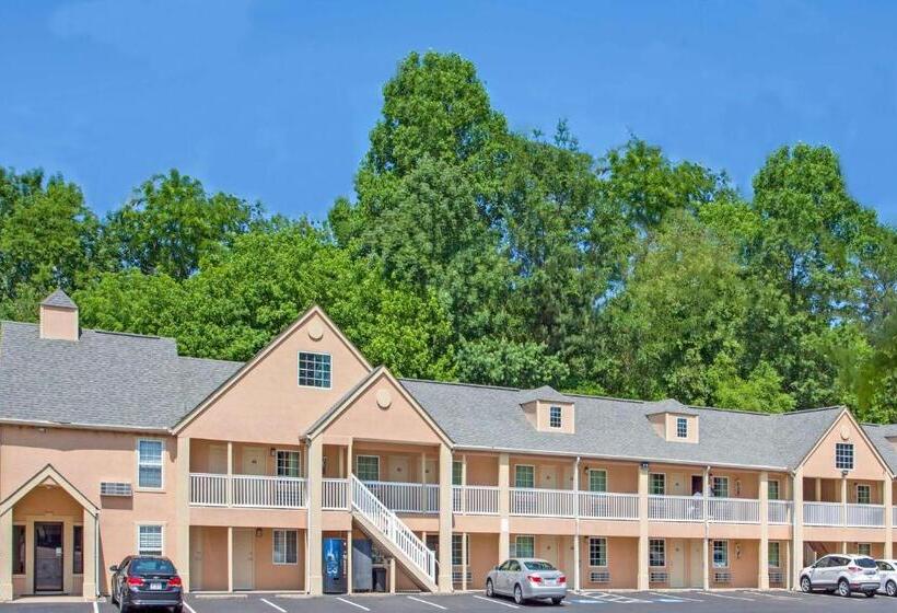 キングサイズベッドのスタンダードルーム, Days Inn By Wyndham Canton