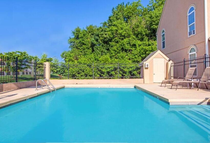 غرفه قياسيه سريرين مزدوجين, Days Inn By Wyndham Canton