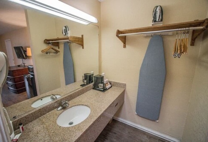 غرفه قياسيه سريرين مزدوجين, Days Inn By Wyndham Fort Walton Beach