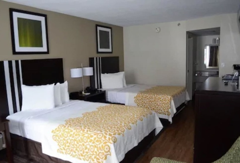 غرفه قياسيه سريرين مزدوجين, Days Inn By Wyndham Harrisburg North