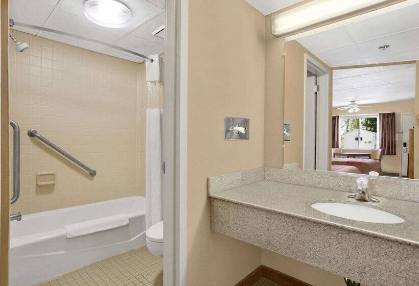 غرفه قياسيه سريرين مزدوجين, Days Inn By Wyndham Harrisburg North