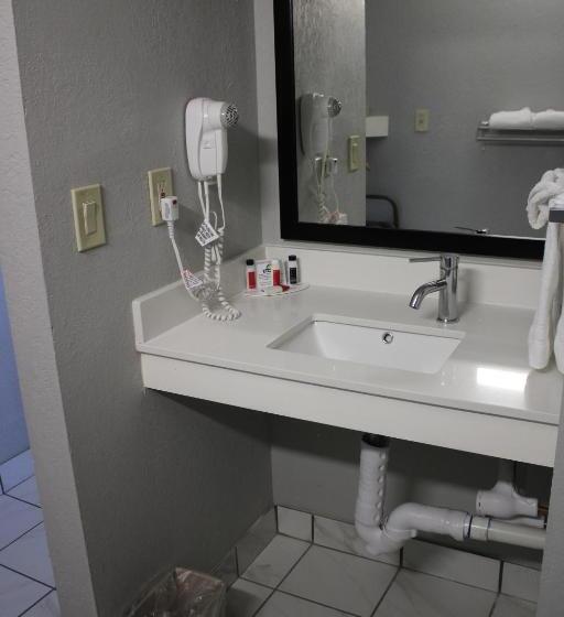 غرفة ديلوكس, Days Inn By Wyndham Hays