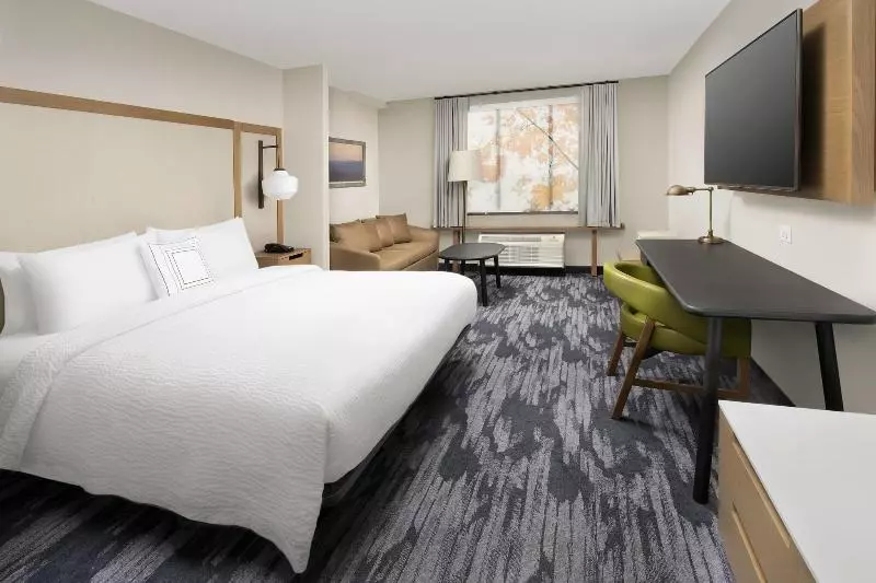 キングサイズベッドのスタンダードルーム, Fairfield Inn & Suites By Marriott Alexandria West/mark Center