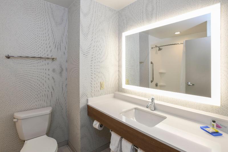 חדר סטנדרט עם מיטת קינג, Holiday Inn Express Hotel & Suites Richwood   Cincinnati South, An Ihg