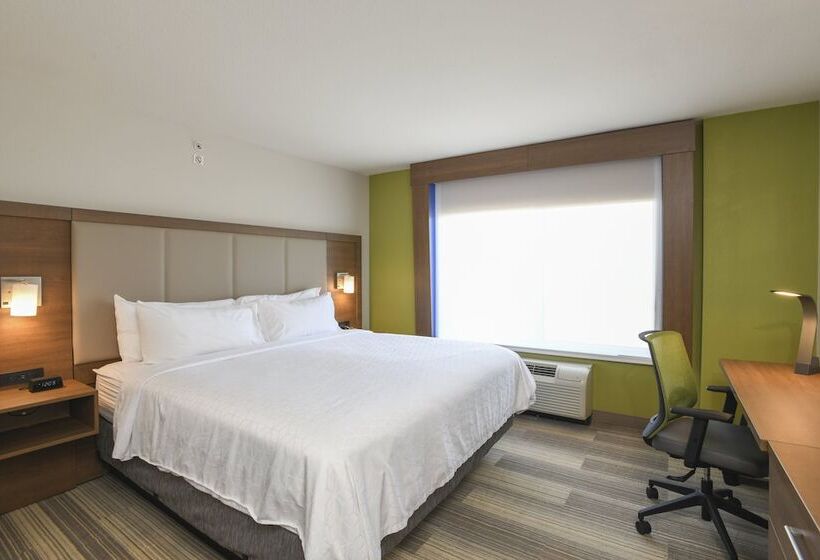 מיטת קינג בסוויטה, Holiday Inn Express Hotel & Suites Richwood   Cincinnati South, An Ihg
