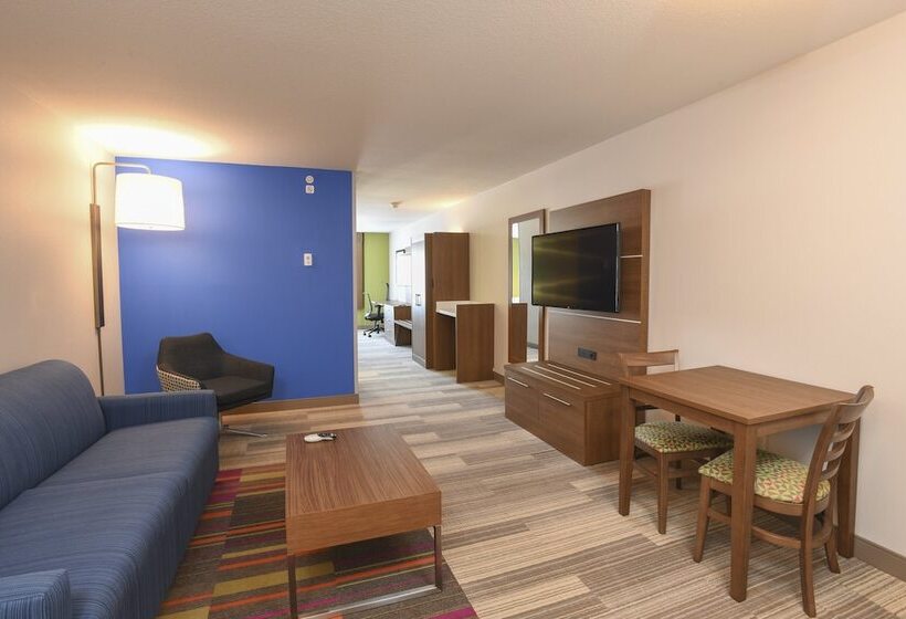 מיטת קינג בסוויטה, Holiday Inn Express Hotel & Suites Richwood   Cincinnati South, An Ihg