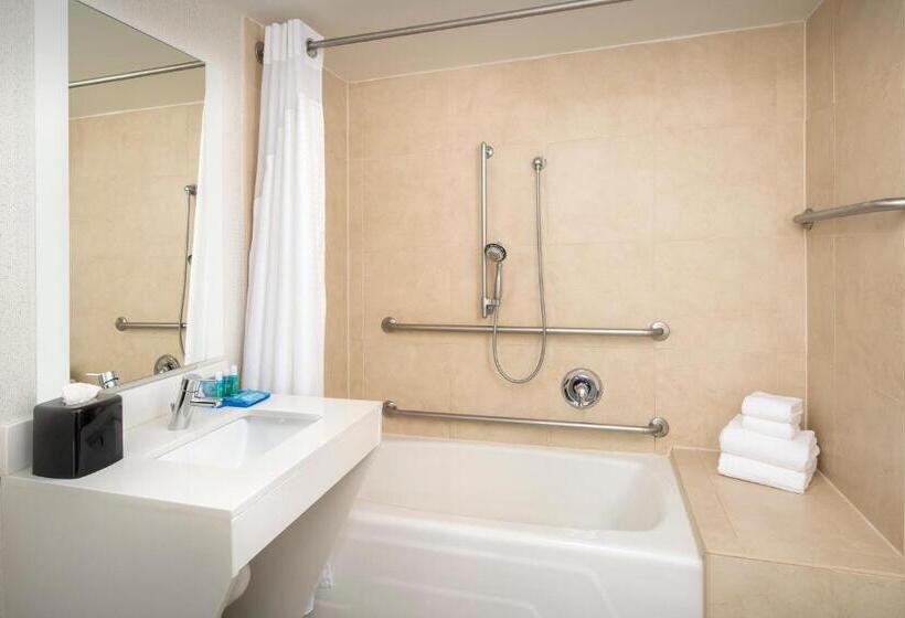 스탠다드 룸 킹사이즈 침대, Holiday Inn Express Boston Saugus, An Ihg