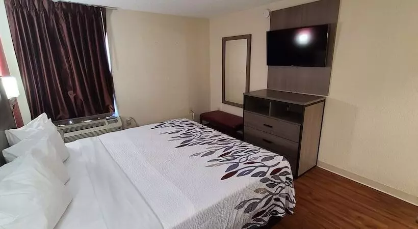 Deluxe-huone Soveltuu Liikuntarajoitteisille, Red Roof Inn & Suites Cornelius   Lake Norman