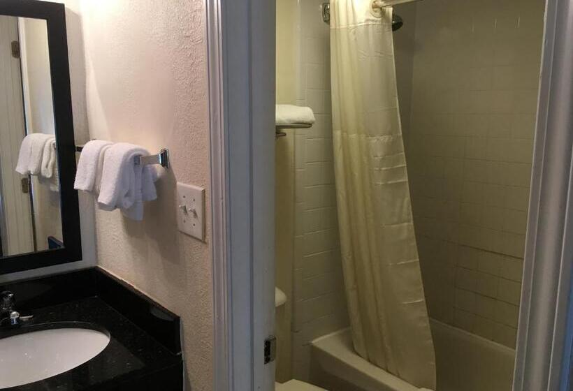 장애인을 위한 킹사이즈 침대 스탠다드 룸, Super 8 By Wyndham Augusta