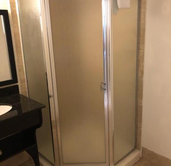 장애인을 위한 킹사이즈 침대 스탠다드 룸, Super 8 By Wyndham Augusta