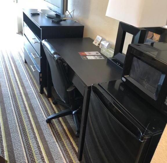 장애인을 위한 킹사이즈 침대 스탠다드 룸, Super 8 By Wyndham Augusta