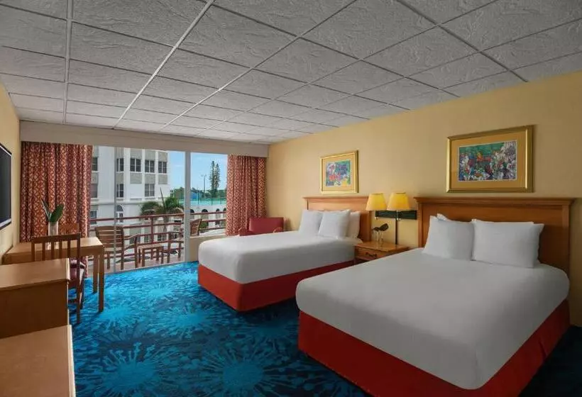 プールの見えるスーペリアルーム, Dolphin Beach Resort