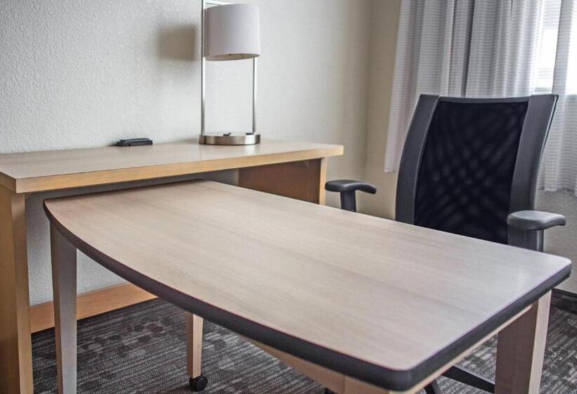 스탠다드 룸 킹사이즈 침대, Courtyard Columbus Downtown