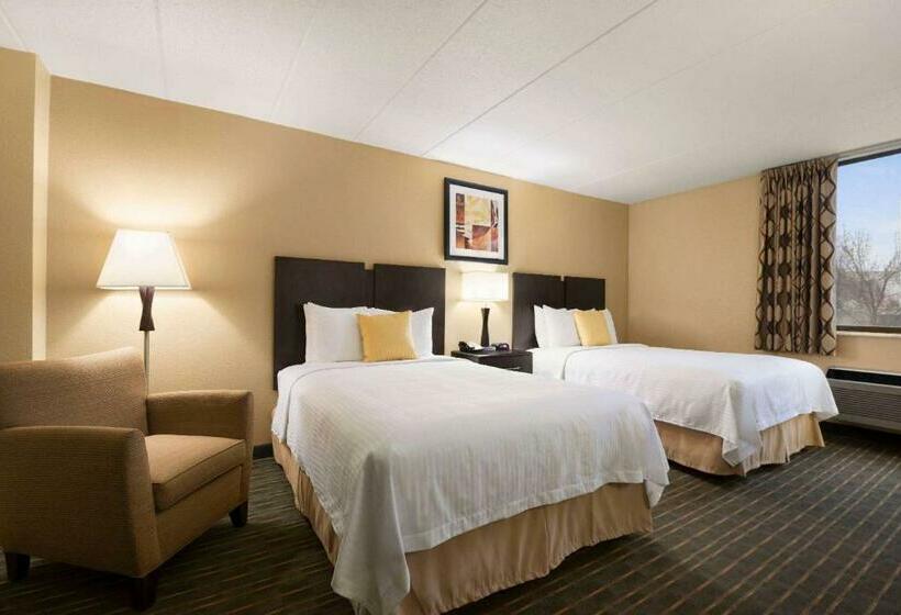 Номер Стандарт 2 Двуспальные Кровати, Days Hotel By Wyndham University Ave Se