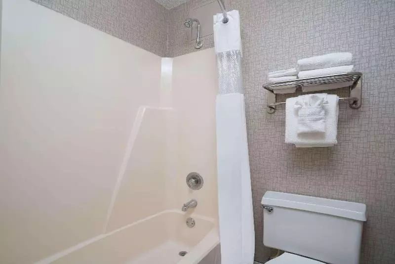 اتاق لوکس, Days Hotel By Wyndham University Ave Se