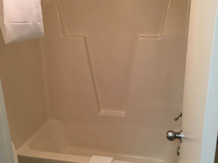 غرفه قياسيه سريرين مزدوجين, Days Inn By Wyndham Madison