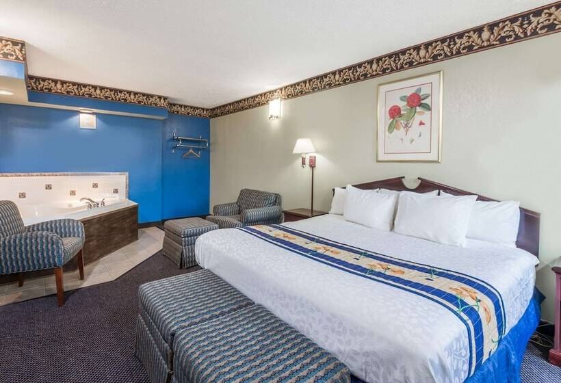 Студия Deluxe, Days Inn & Suites By Wyndham Youngstown / Girard Ohio
