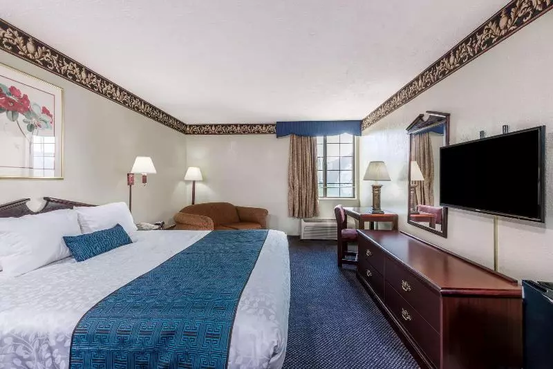 Standard-huone King-vuode, Days Inn & Suites By Wyndham Youngstown / Girard Ohio