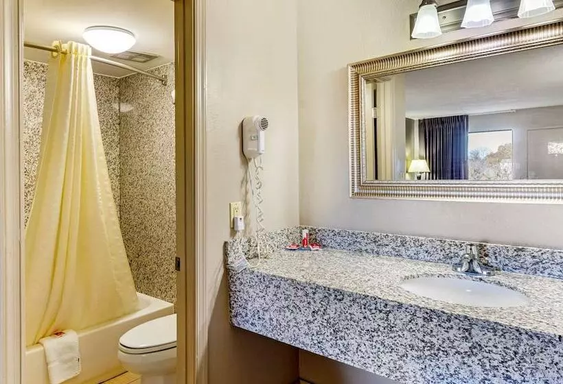 اتاق استاندارد با 2 تخت دوبل, Econo Lodge