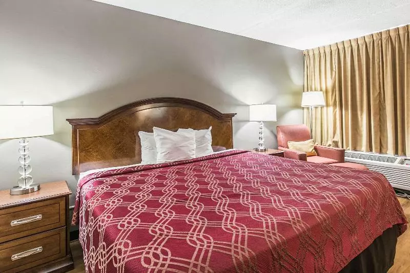 اتاق استاندارد با تخت بزرگ, Econo Lodge North