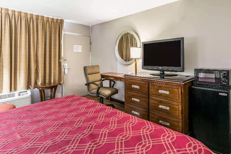 اتاق استاندارد با تخت بزرگ, Econo Lodge North
