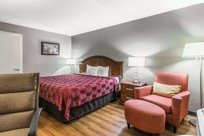 اتاق استاندارد با تخت بزرگ, Econo Lodge North