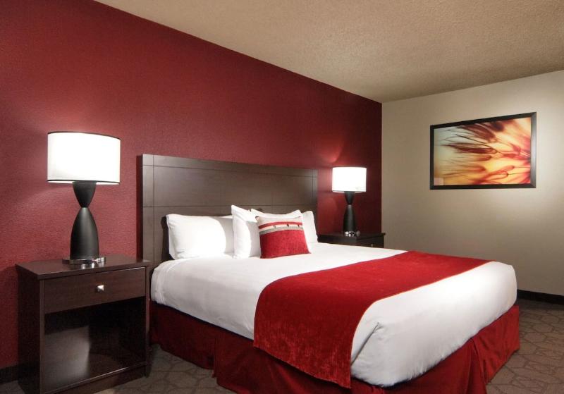 חדר סטנדרט עם מיטת קינג, Edgewater Hotel & Casino Resort