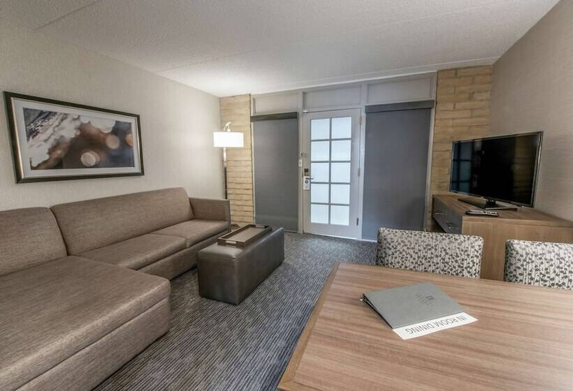 Люкс Кровать Кинг, Embassy Suites By Hilton Chicago Schaumburg Woodfield