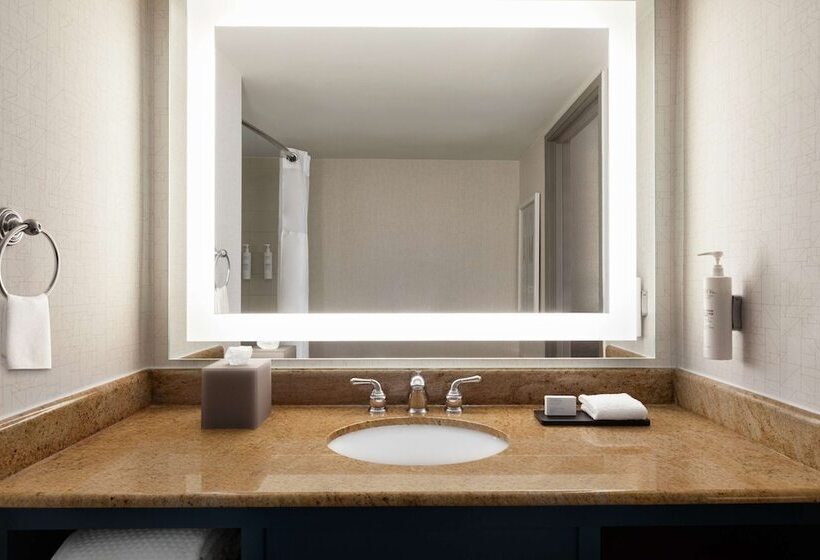 جناح, Embassy Suites By Hilton Miami International Airport