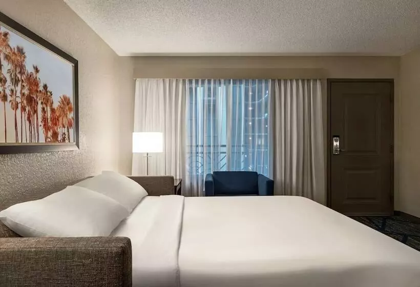 سوییت, Embassy Suites By Hilton Miami International Airport
