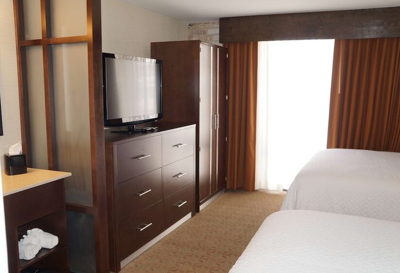 جناح لذوى الاحتياجات الخاصة, Embassy Suites Corpus Christi