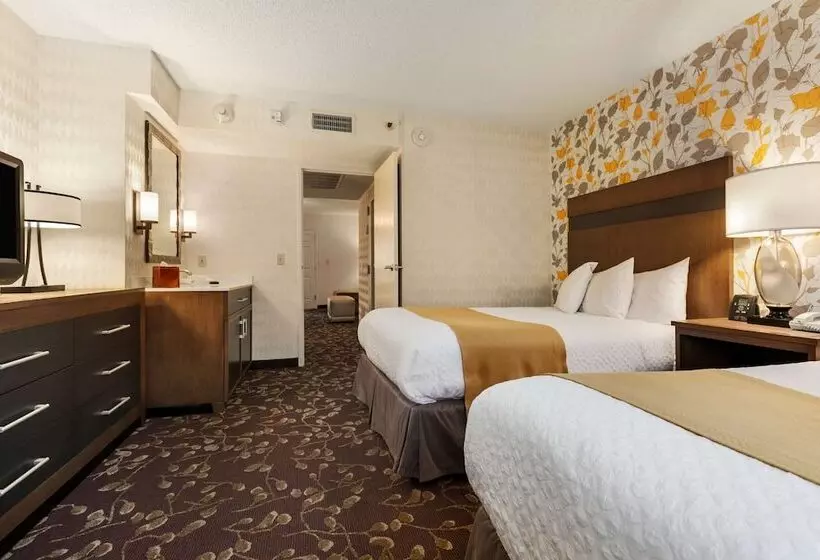 سوییت با چشمانداز استخر, Embassy Suites By Hilton Napa Valley